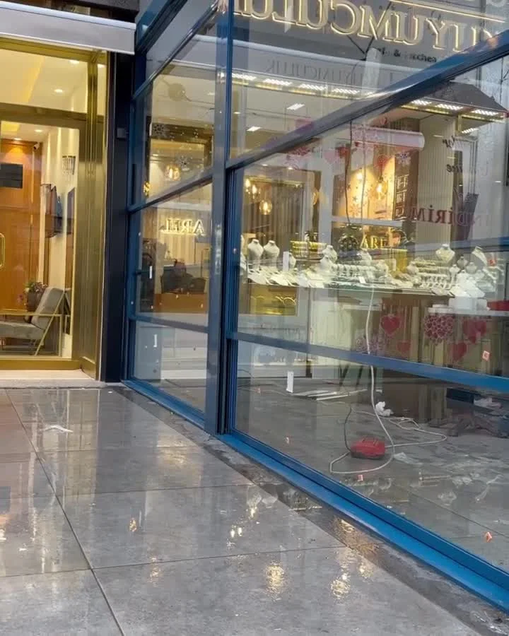 Aydın Yapı FSM giyotin cam uygulamasından dış cephe görünümü